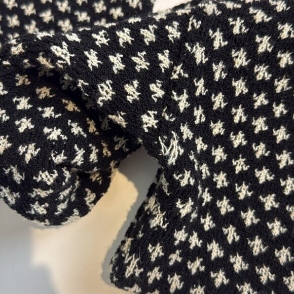 MaxMara Medallion Wool Turtleneck Sweater Size Medium - Picture 8 of 8